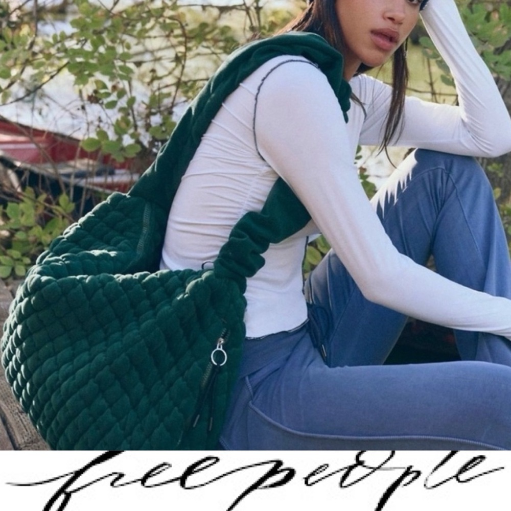 Gorgeous, Free People Pucker Up Fleece Carryall Bag in Evergreen NWT❤️ - Picture 2 of 7